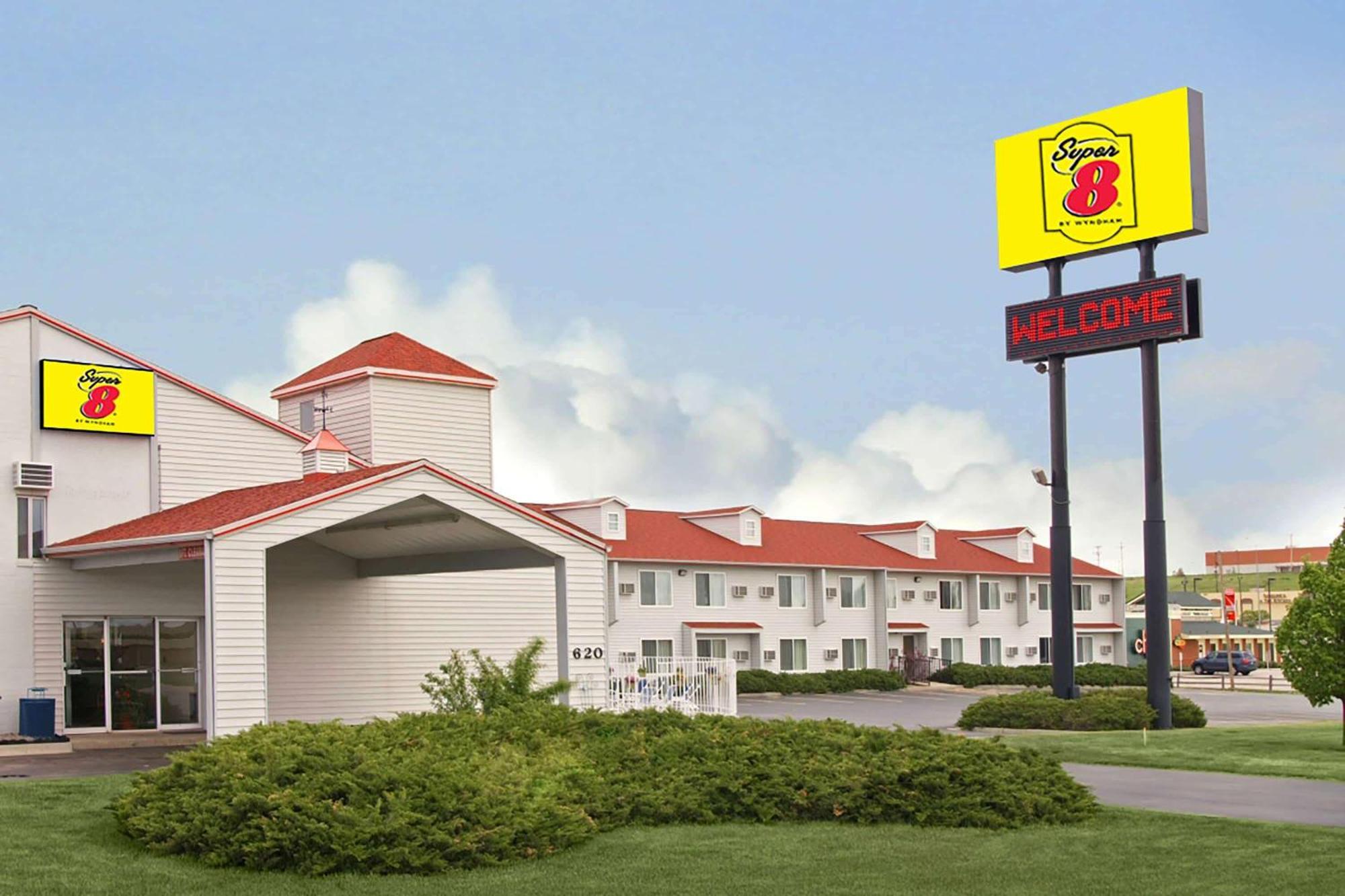 Super 8 By Wyndham Rapid City Eksteriør billede